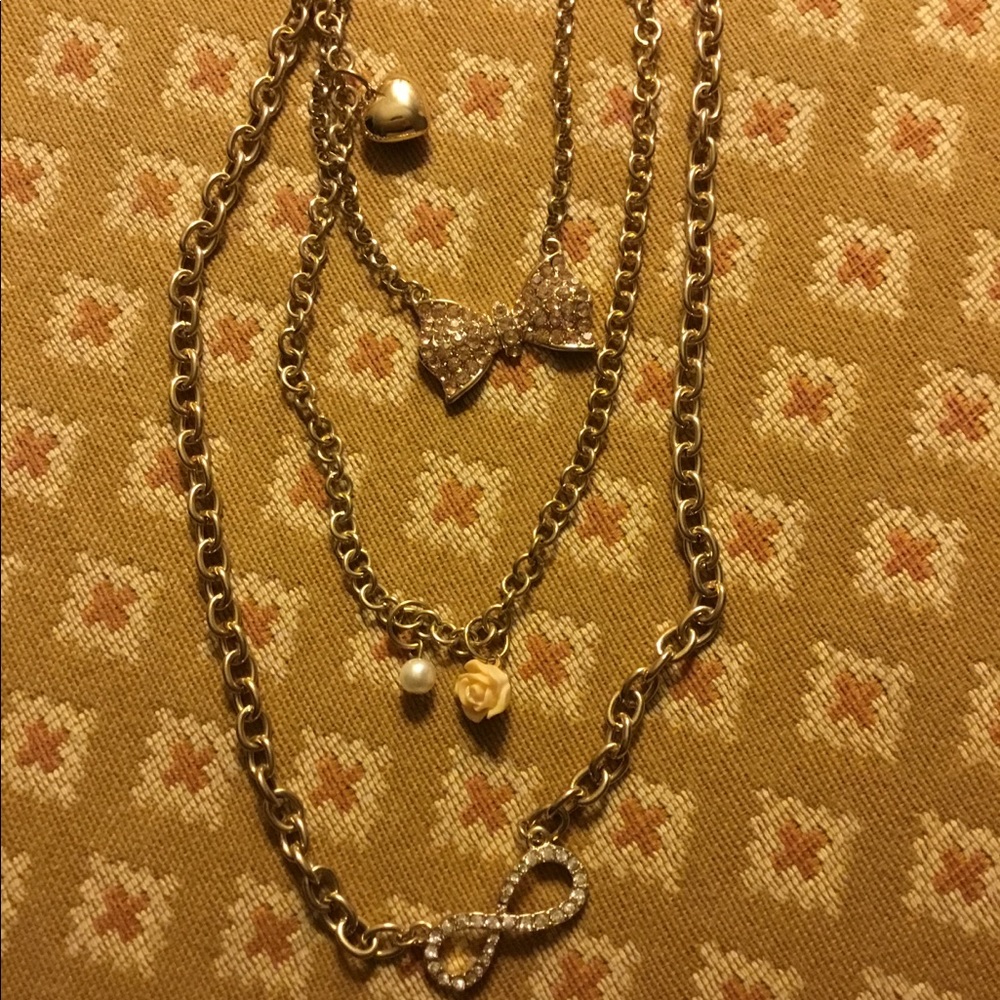 Beautiful 3 chain layered necklace